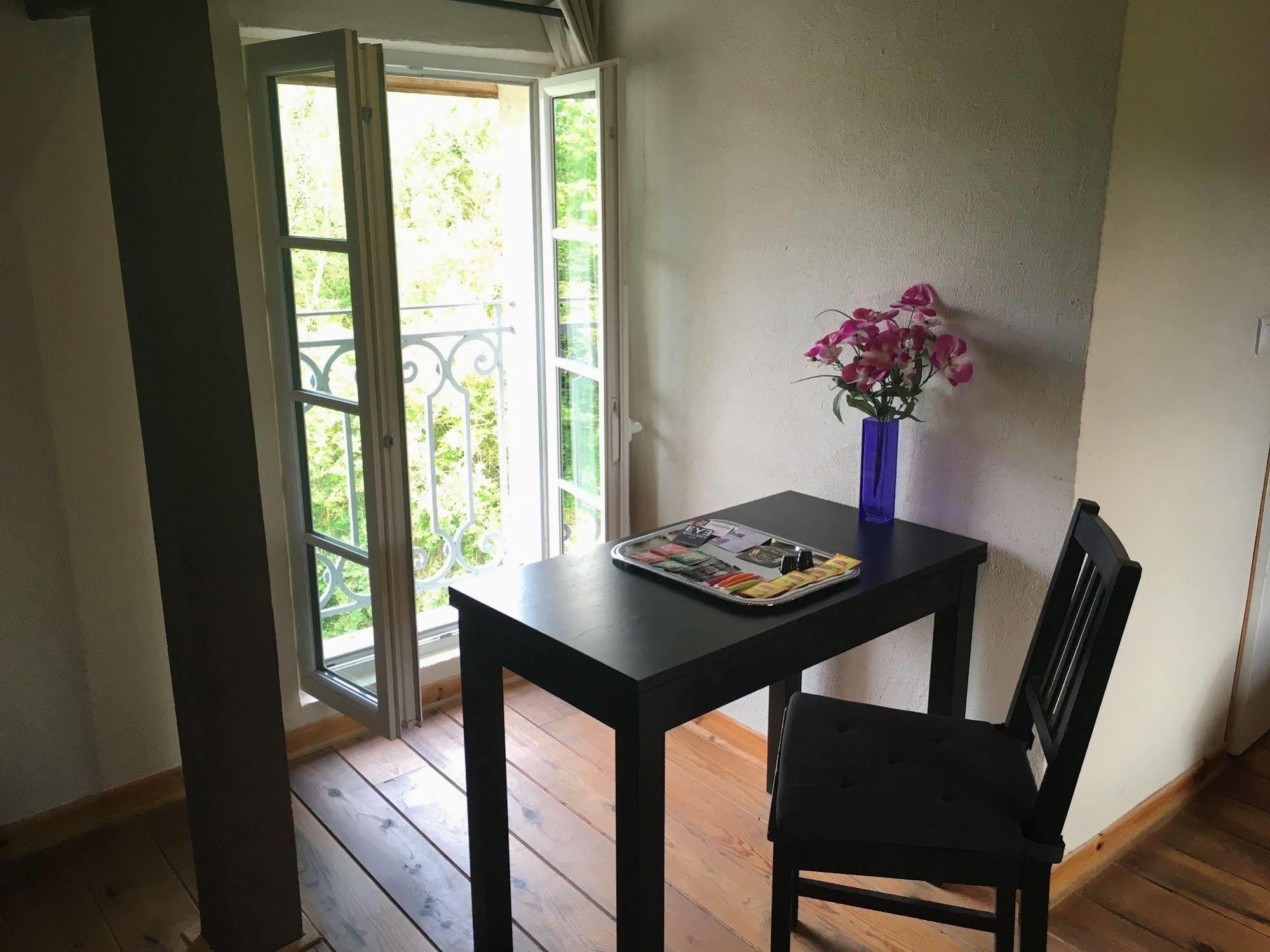 Domaine Du Moulin De Champie - Versailles - Gites & Suites Feucherolles Eksteriør billede